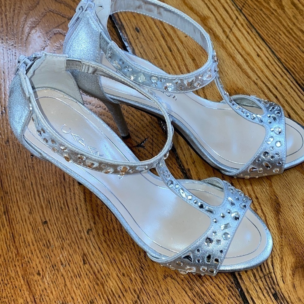 Caparros Size 8 Silver Rhinestone Shoes Never Worn